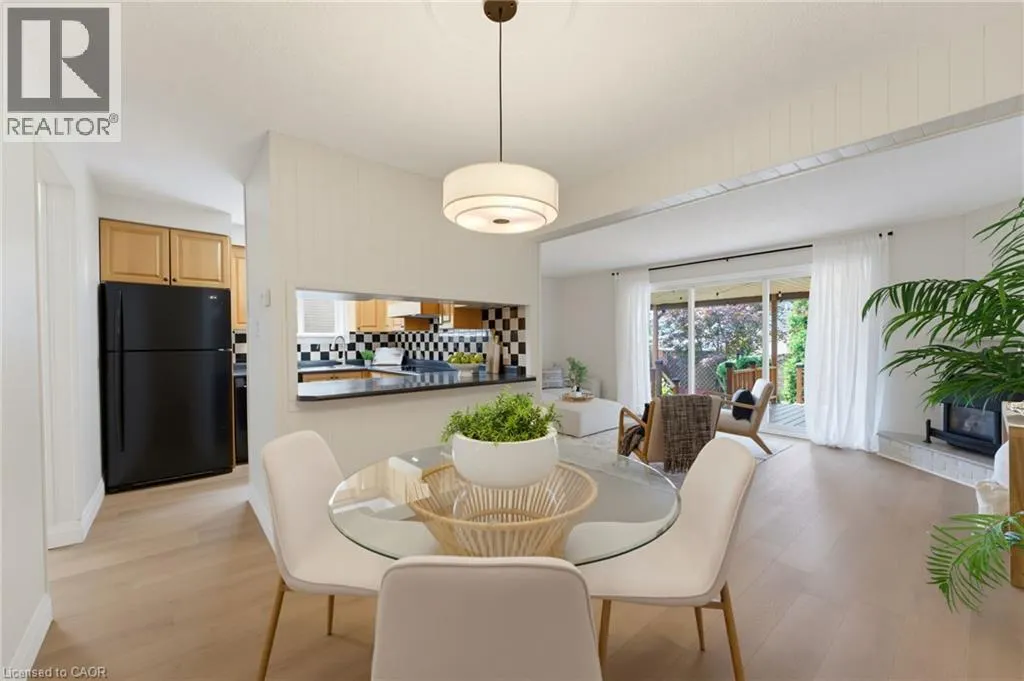 32 SILVERVINE Drive