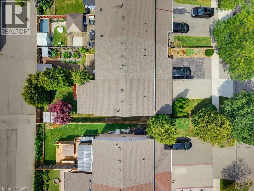 32 SILVERVINE Drive