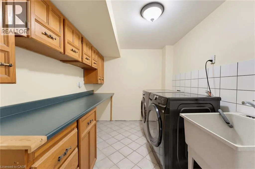 32 SILVERVINE Drive