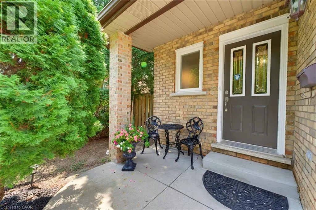 32 SILVERVINE Drive