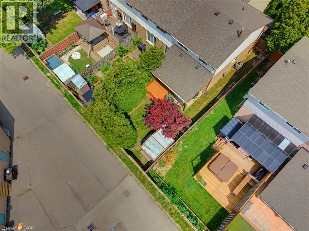 32 SILVERVINE Drive