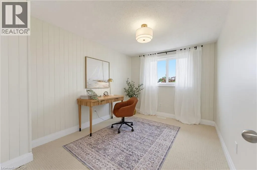 32 SILVERVINE Drive