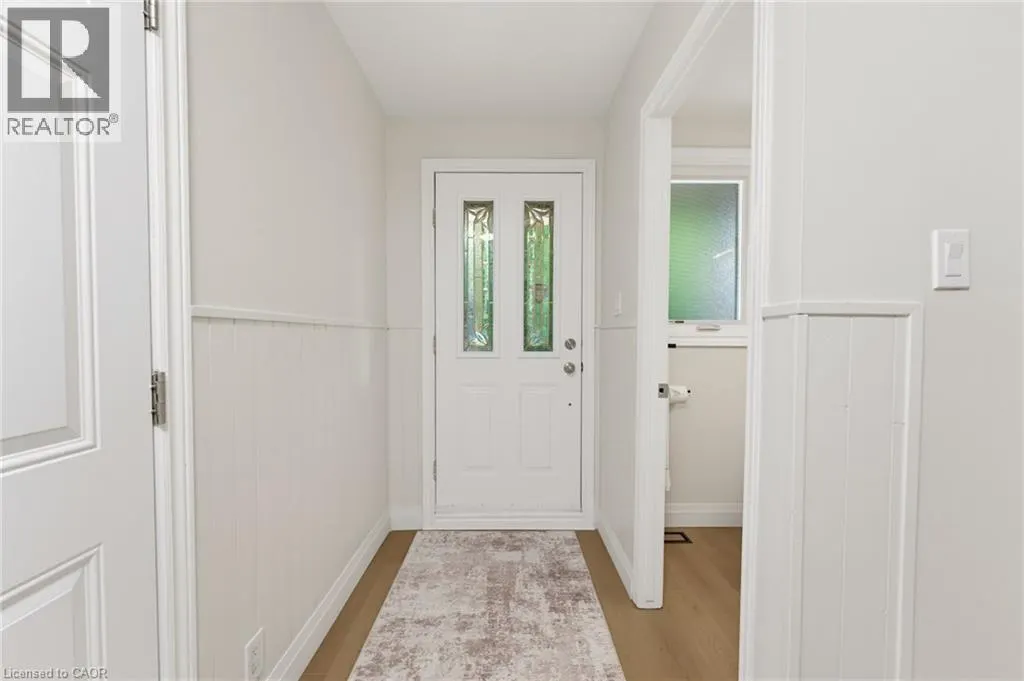 32 SILVERVINE Drive