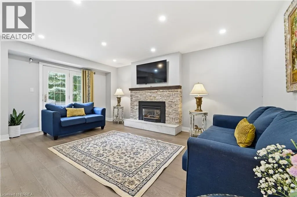 512 HAWTHORNE Crescent