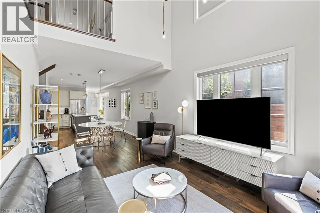 130 W JOHN Street W