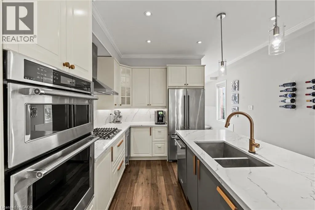 130 W JOHN Street W