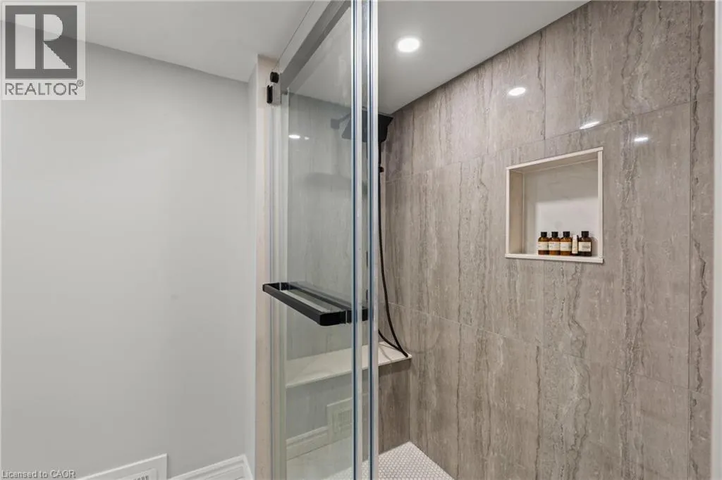 130 W JOHN Street W