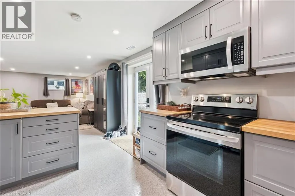 647 BRANT-WATERLOO Road