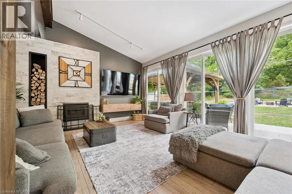 647 BRANT-WATERLOO Road