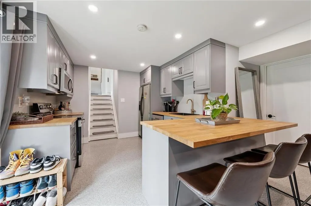 647 BRANT-WATERLOO Road