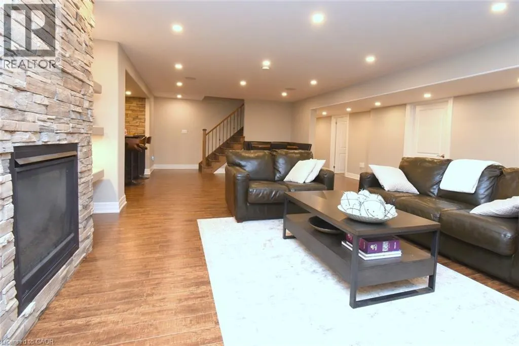 1 ELLINGTON Place