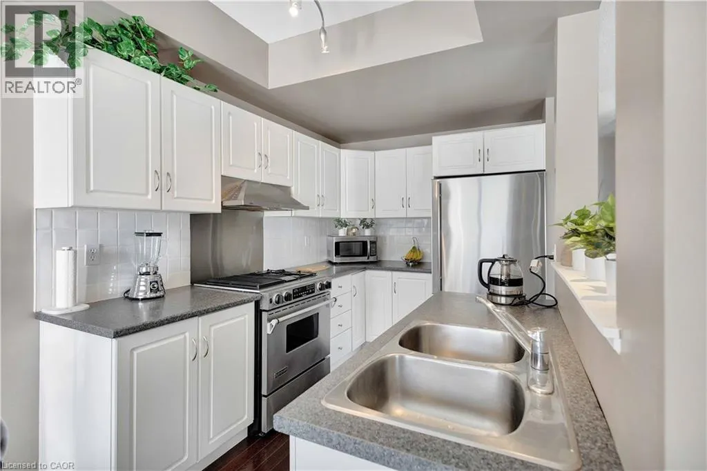232 STONEHENGE Drive Unit# 8 #8