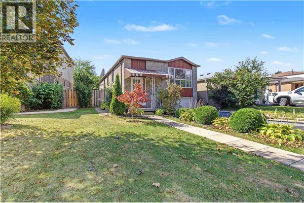 35 GARDEN Crescent