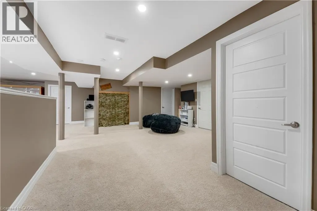258 EDGEWATER Crescent Unit# 3 #3