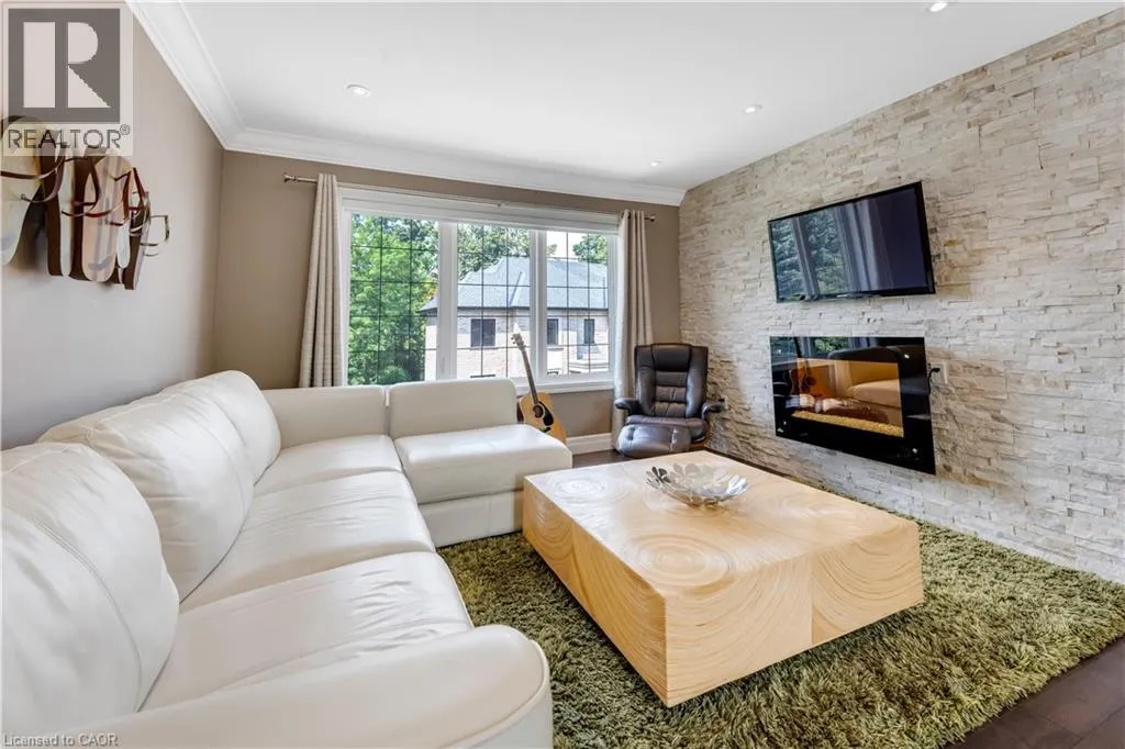 258 EDGEWATER Crescent Unit# 3 #3