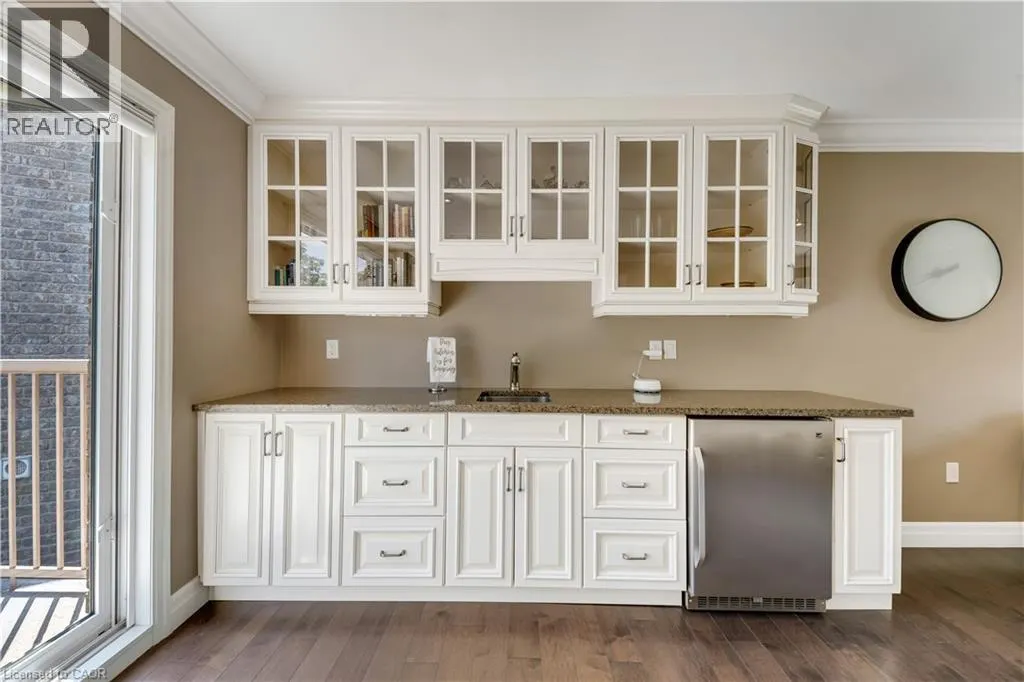 258 EDGEWATER Crescent Unit# 3 #3