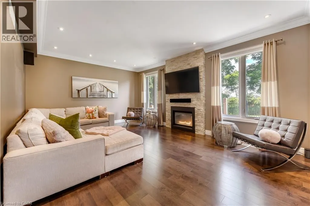 258 EDGEWATER Crescent Unit# 3 #3