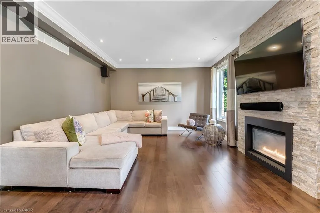258 EDGEWATER Crescent Unit# 3 #3