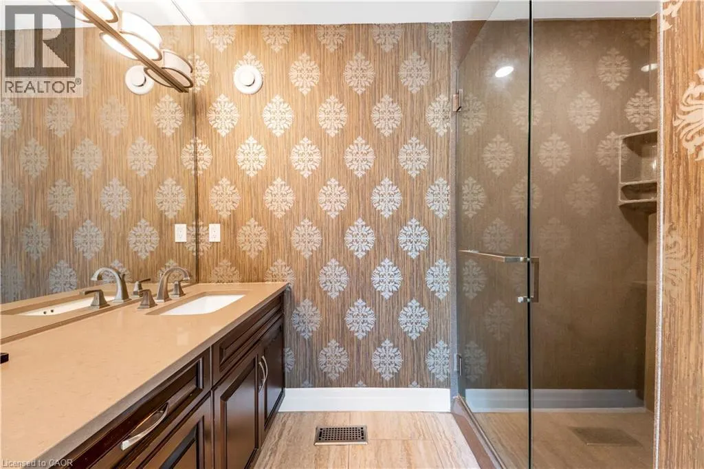 258 EDGEWATER Crescent Unit# 3 #3