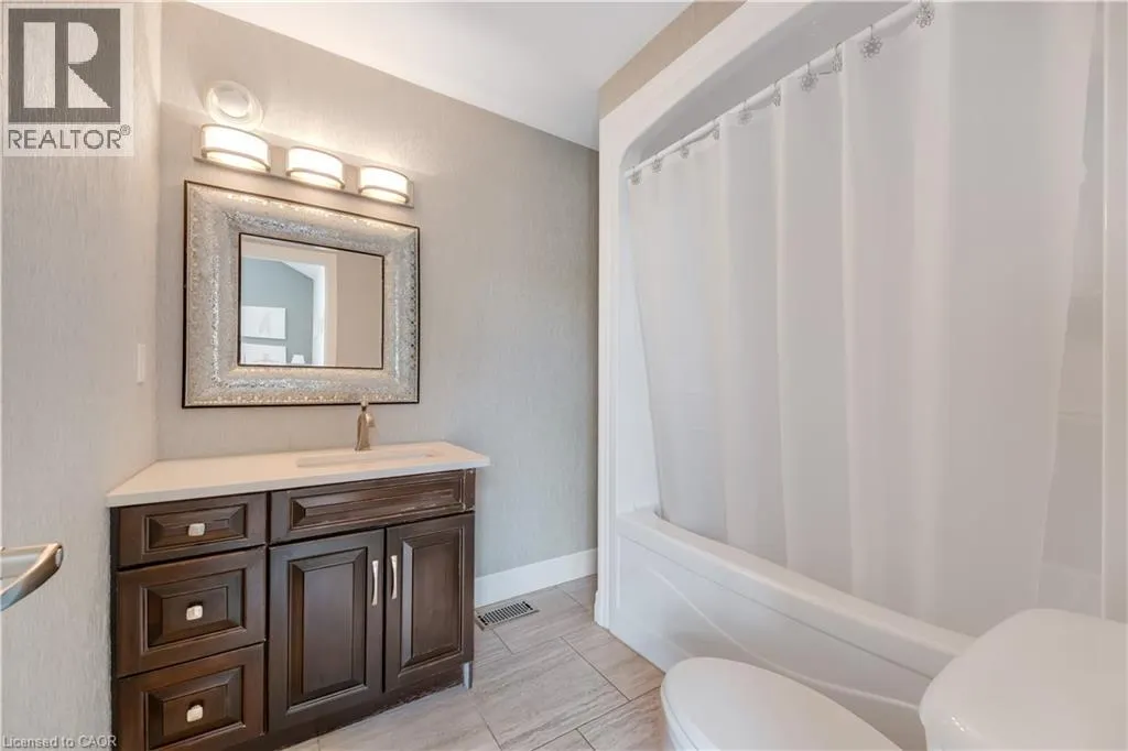 258 EDGEWATER Crescent Unit# 3 #3
