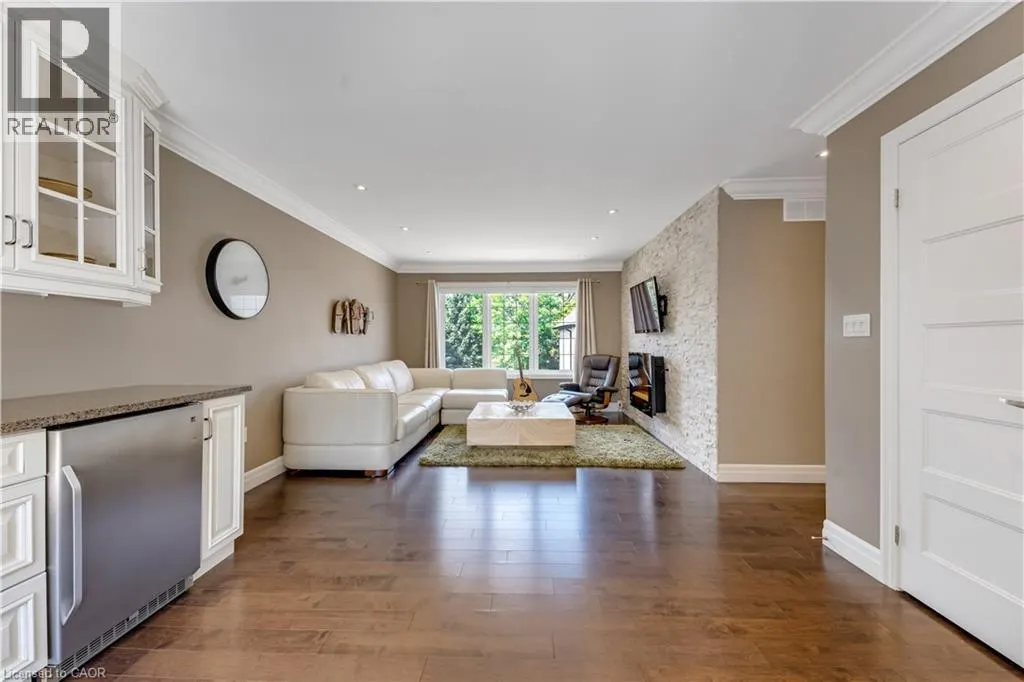 258 EDGEWATER Crescent Unit# 3 #3
