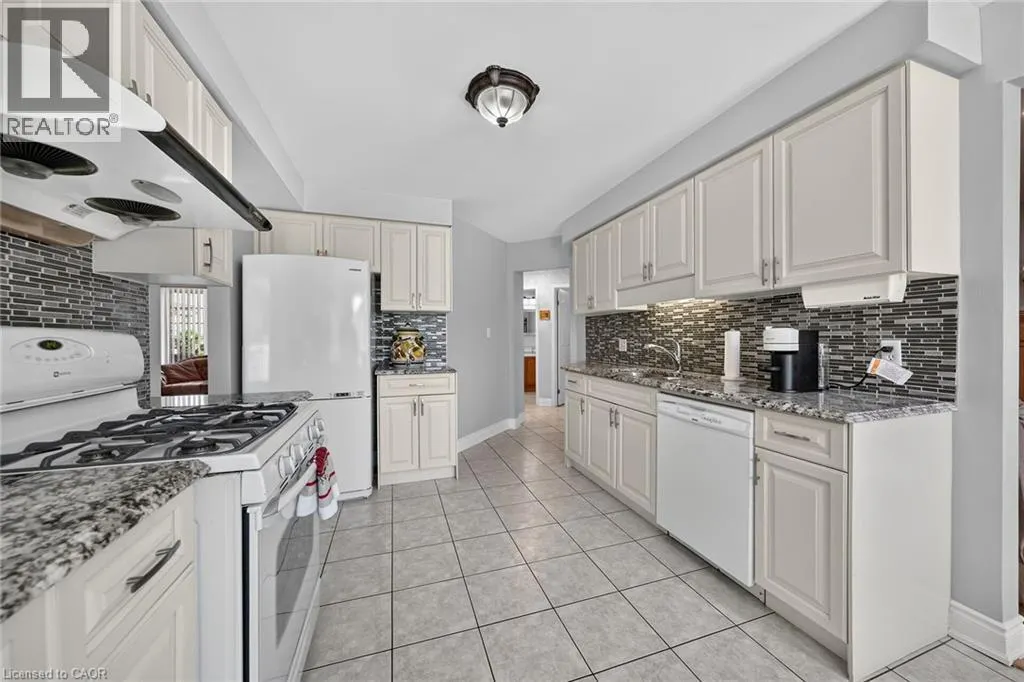 42 HILLGARDEN Avenue