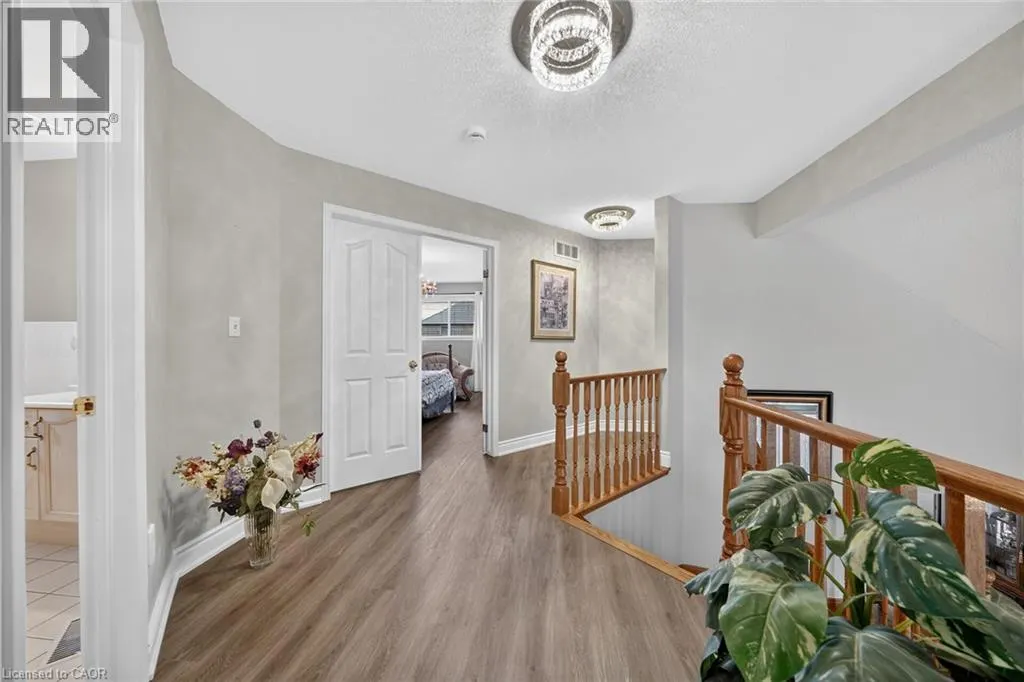 42 HILLGARDEN Avenue