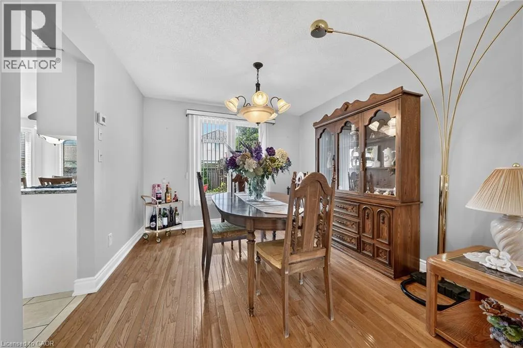42 HILLGARDEN Avenue