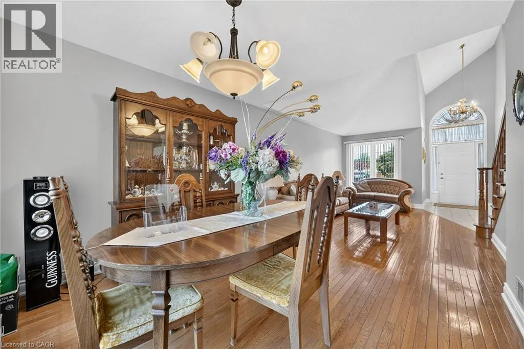 42 HILLGARDEN Avenue