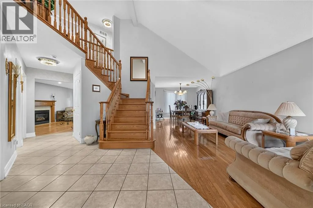 42 HILLGARDEN Avenue