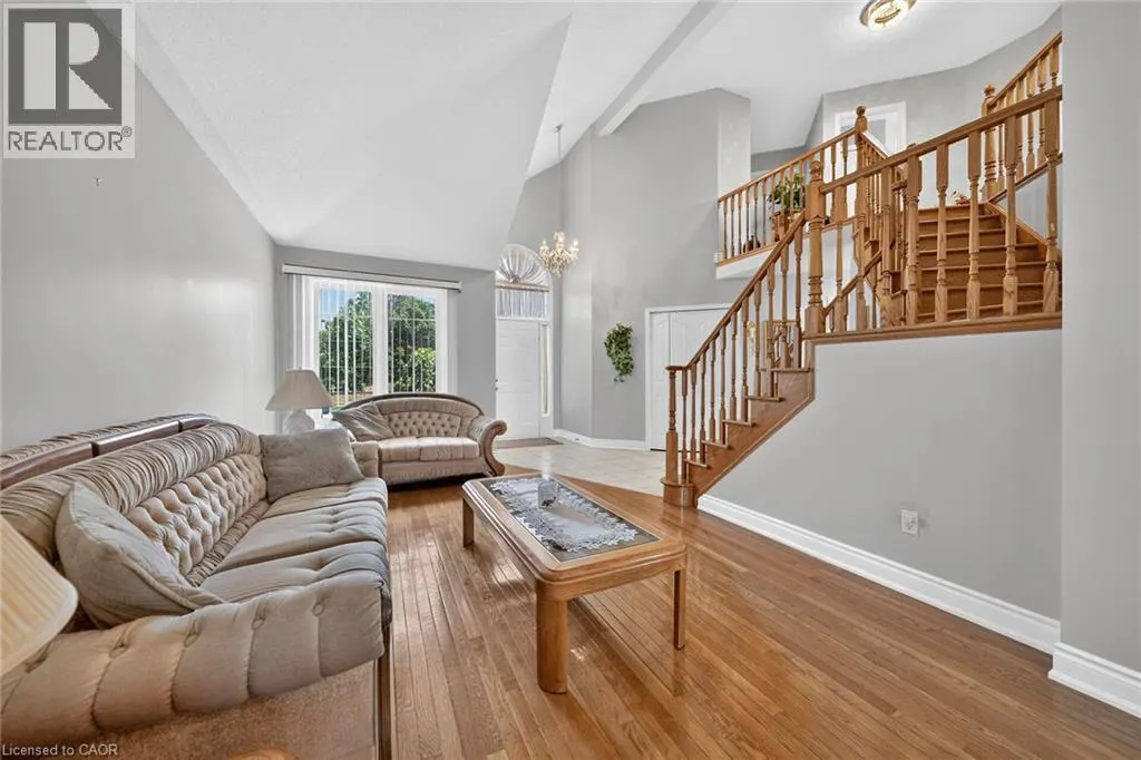 42 HILLGARDEN Avenue
