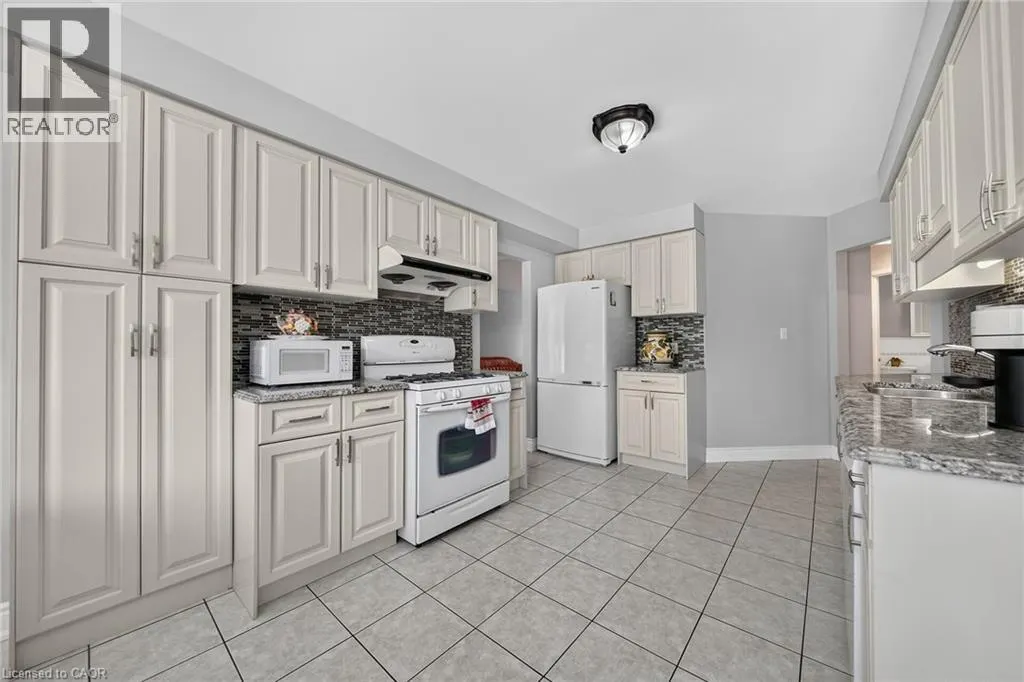 42 HILLGARDEN Avenue