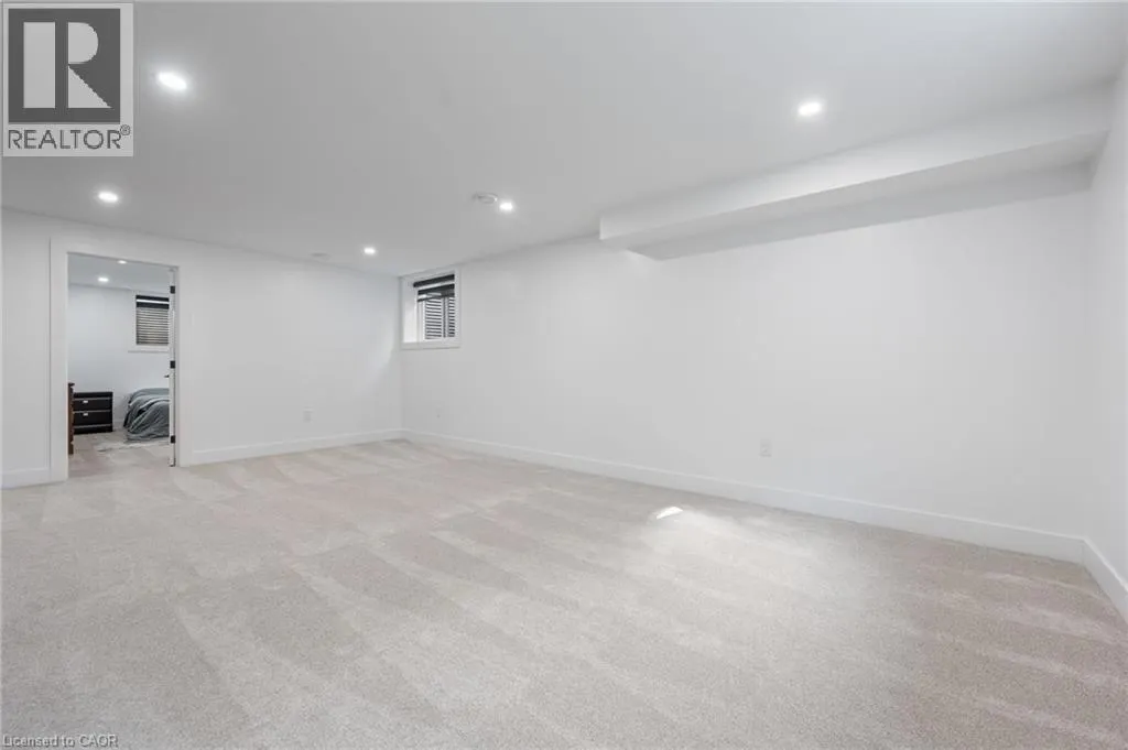 9 MACNEIL Court