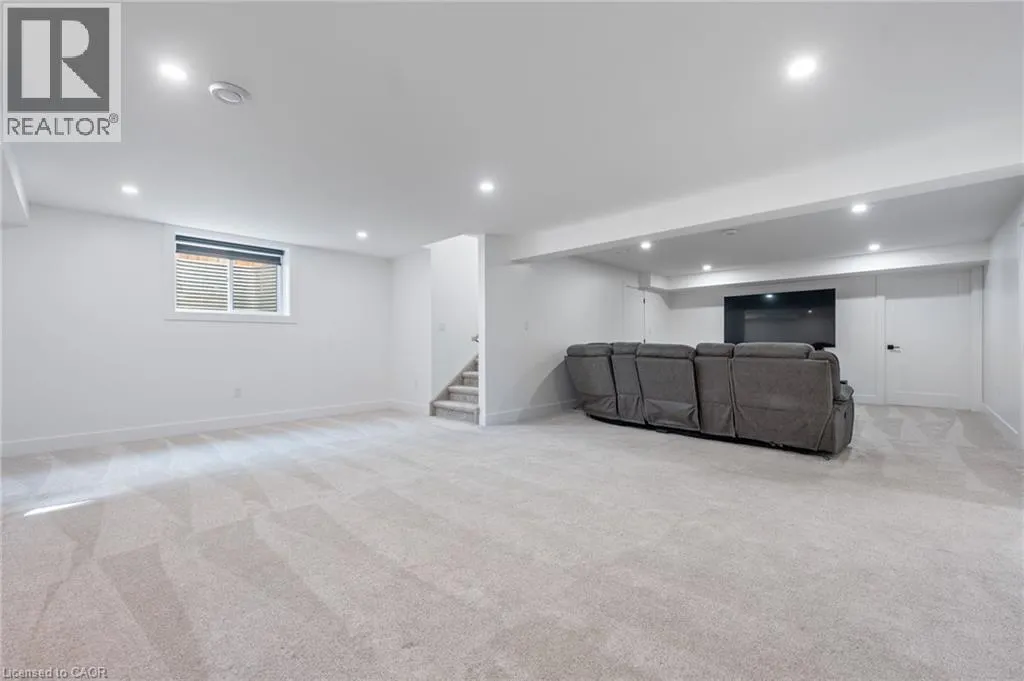 9 MACNEIL Court