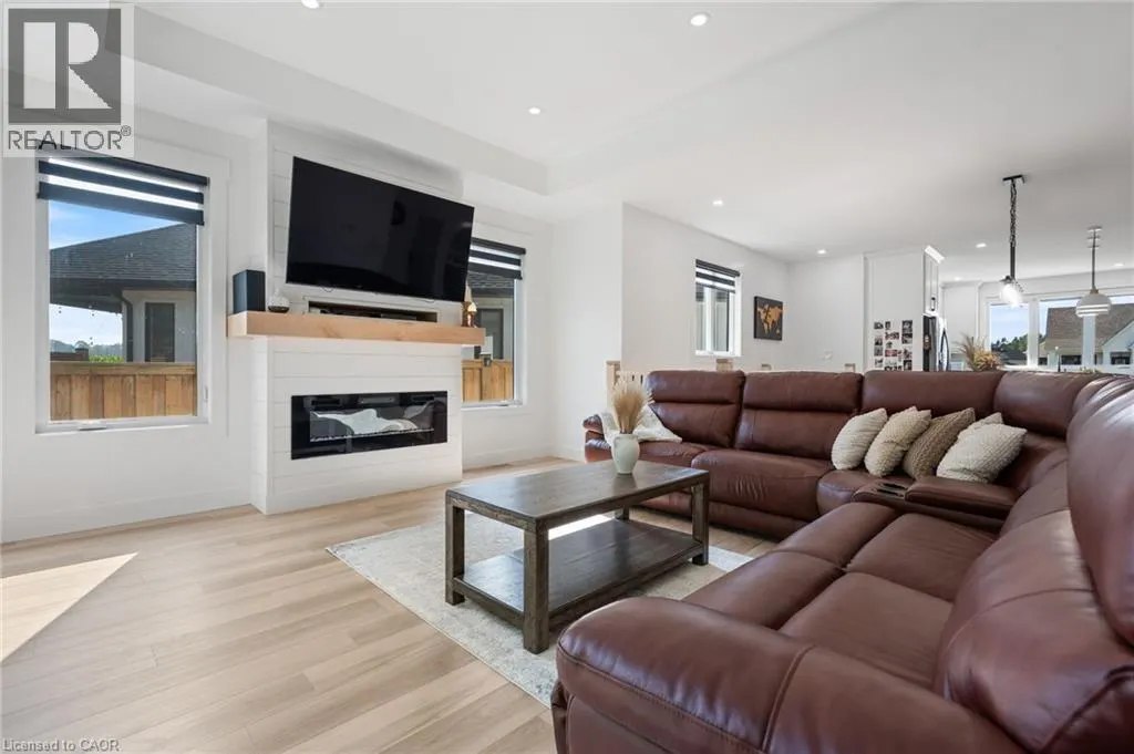 9 MACNEIL Court