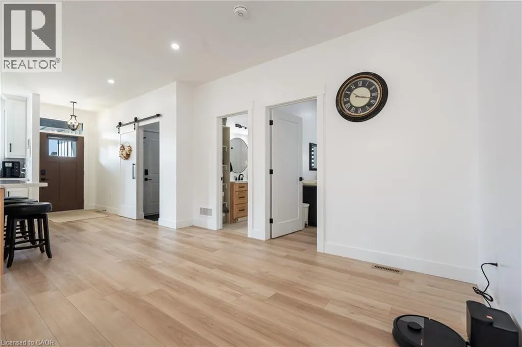 9 MACNEIL Court