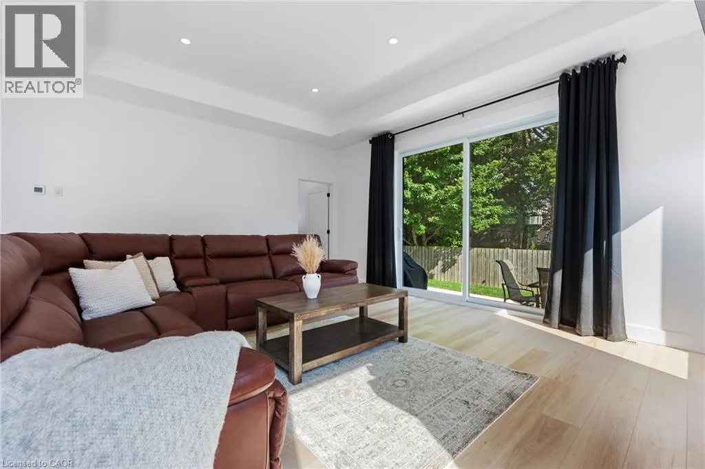 9 MACNEIL Court