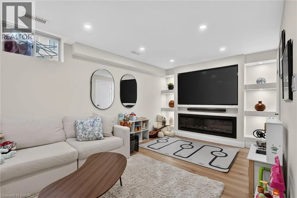 19 WILLOW Lane