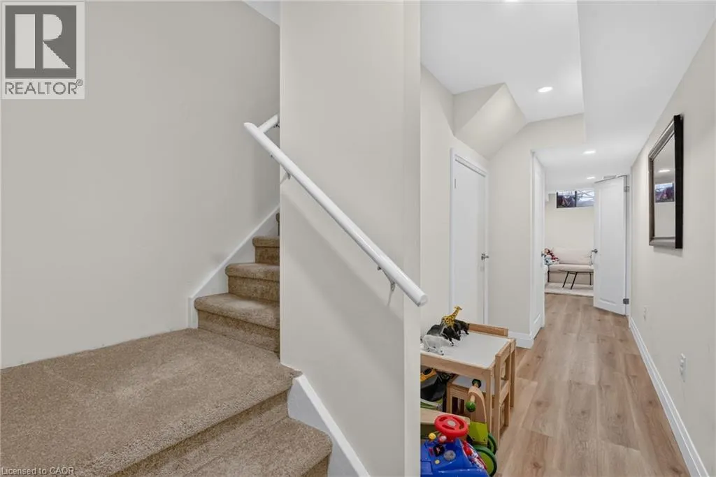19 WILLOW Lane