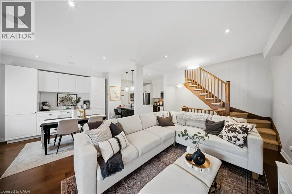 215 DUNDAS Street E Unit# 19 #19