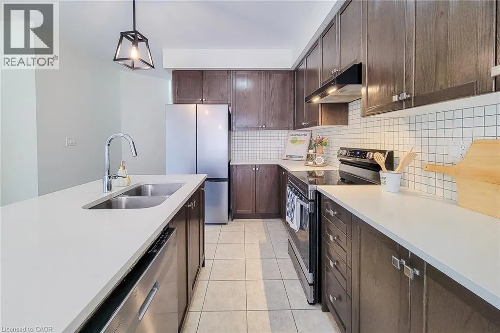 11 ESTHER Crescent