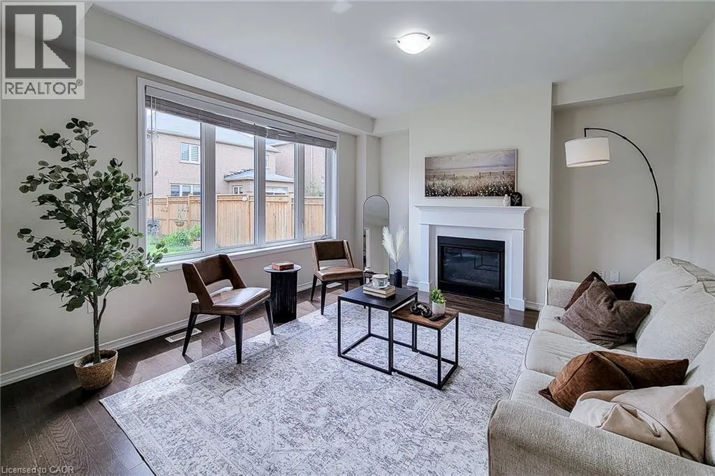 11 ESTHER Crescent