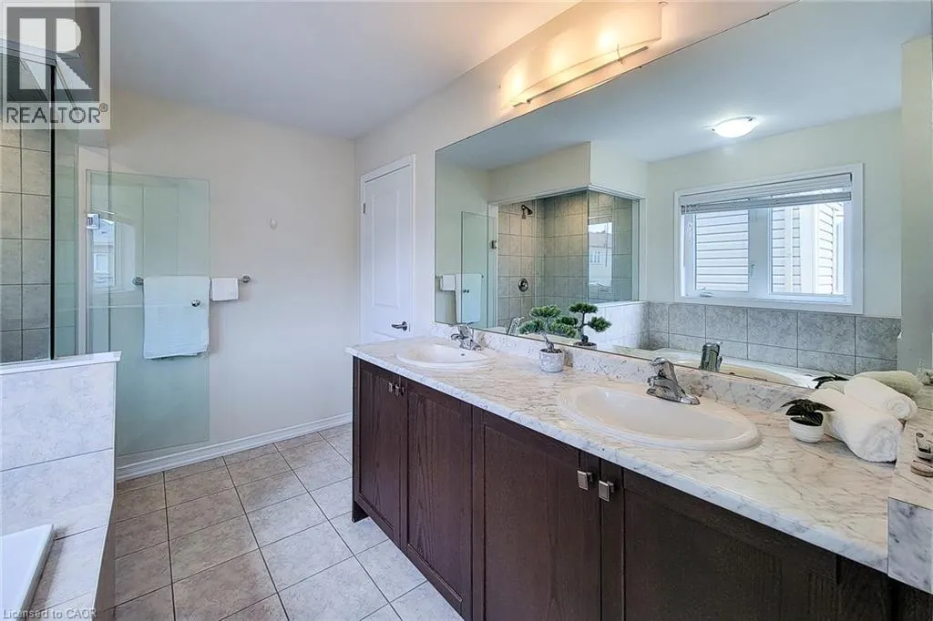 11 ESTHER Crescent