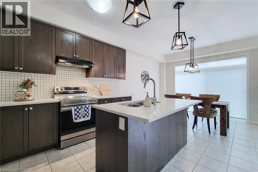 11 ESTHER Crescent