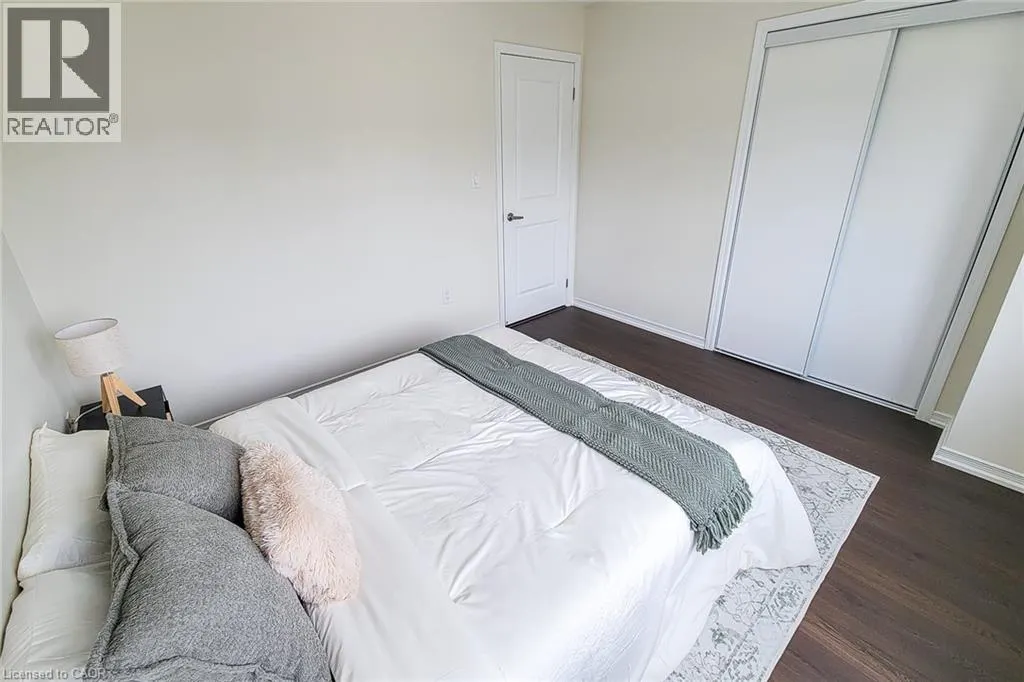11 ESTHER Crescent