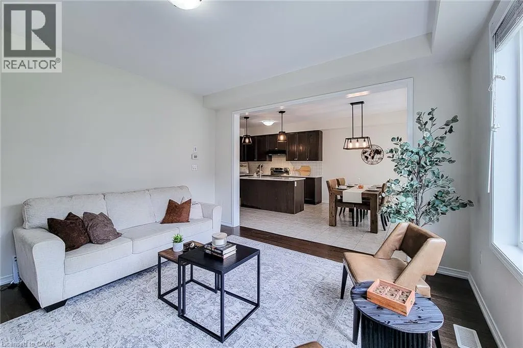 11 ESTHER Crescent