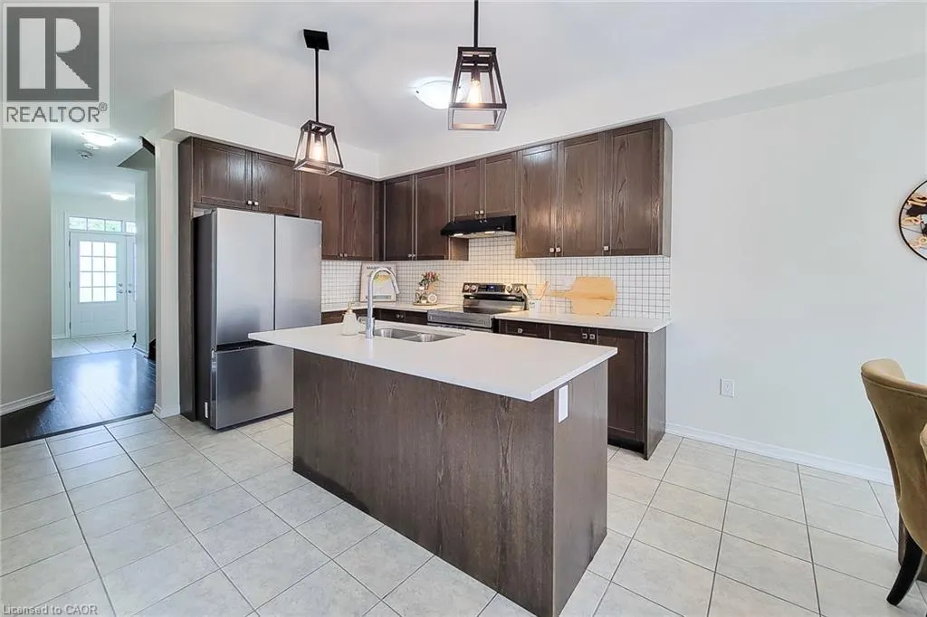 11 ESTHER Crescent