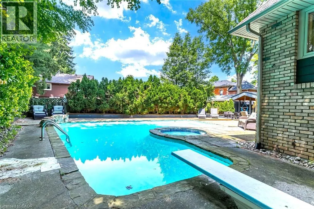 181 GOLF LINKS Road