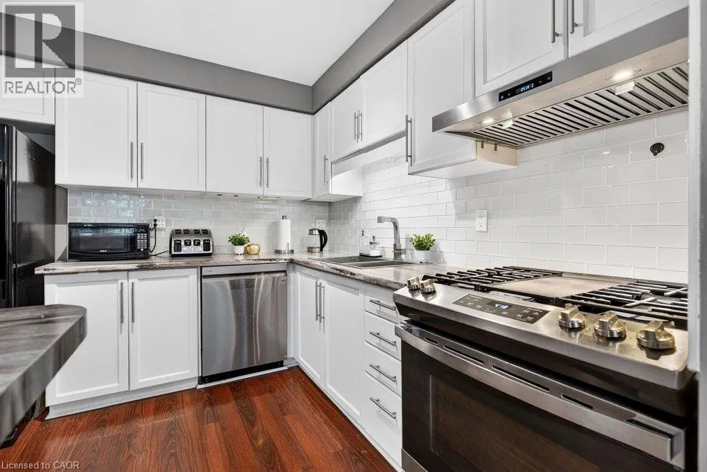 44 FRANCES Avenue Unit# 11 #11