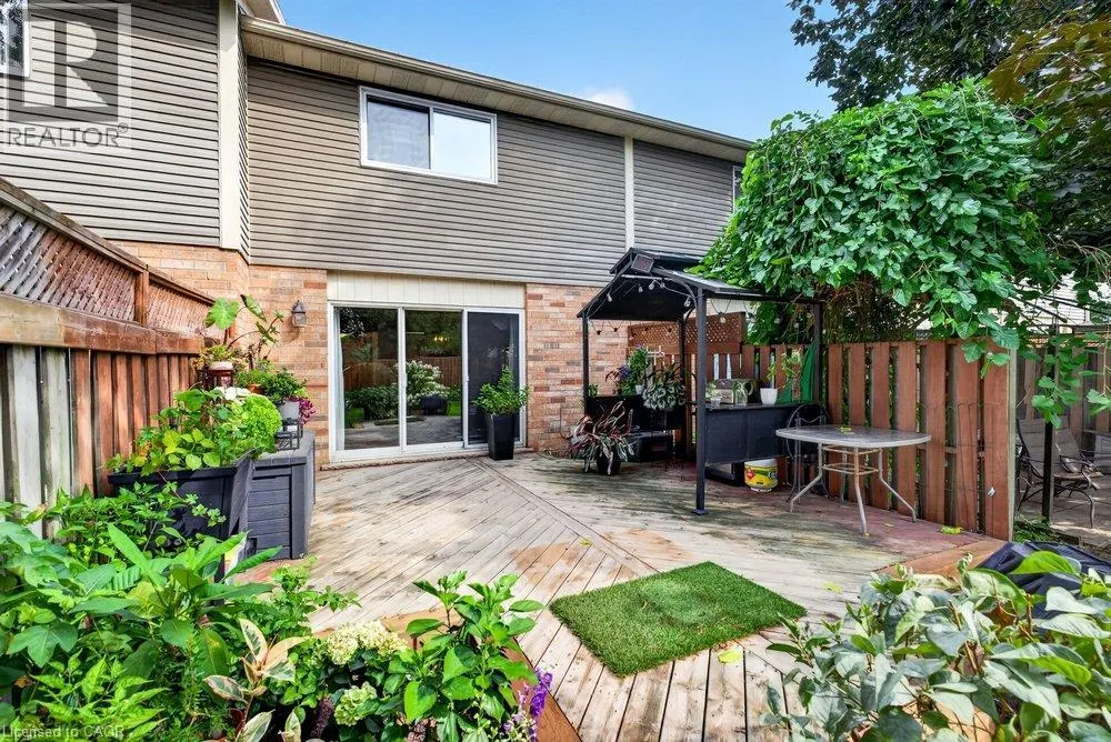 44 FRANCES Avenue Unit# 11 #11